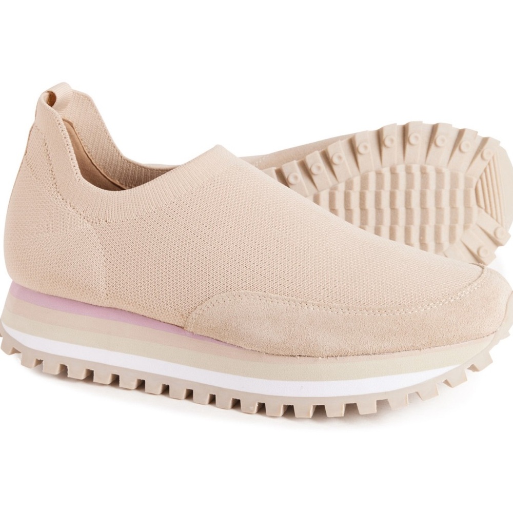 Blondo new in box slip on sneakers waterproof sand color